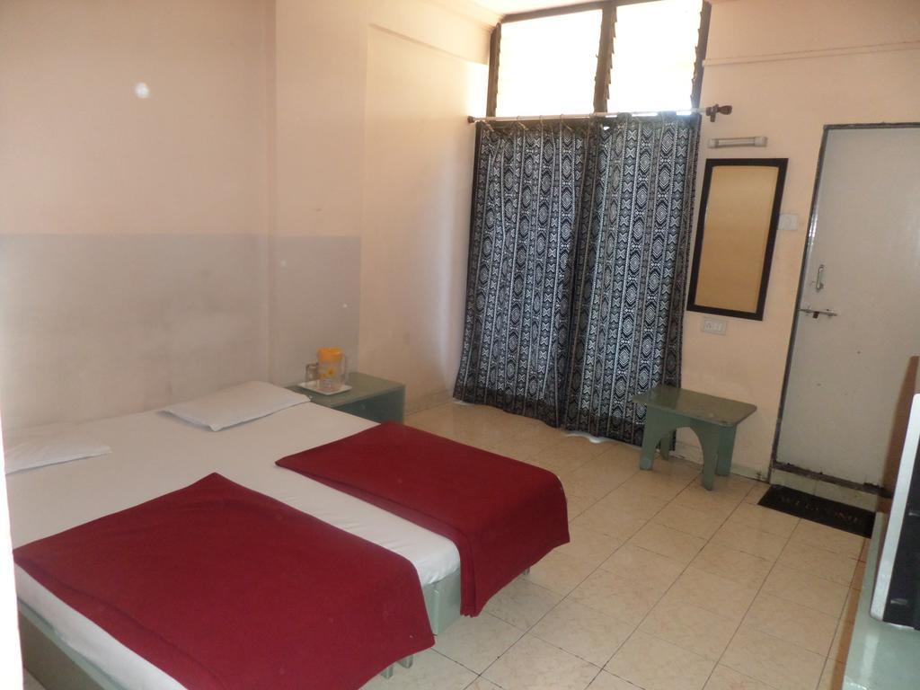 Oyo Flagship 37830 Hotel Aakar International Satara Exterior photo