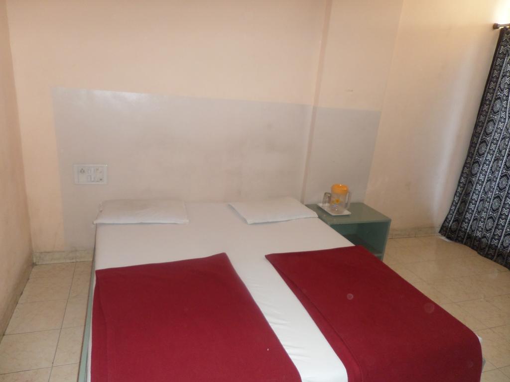 Oyo Flagship 37830 Hotel Aakar International Satara Exterior photo