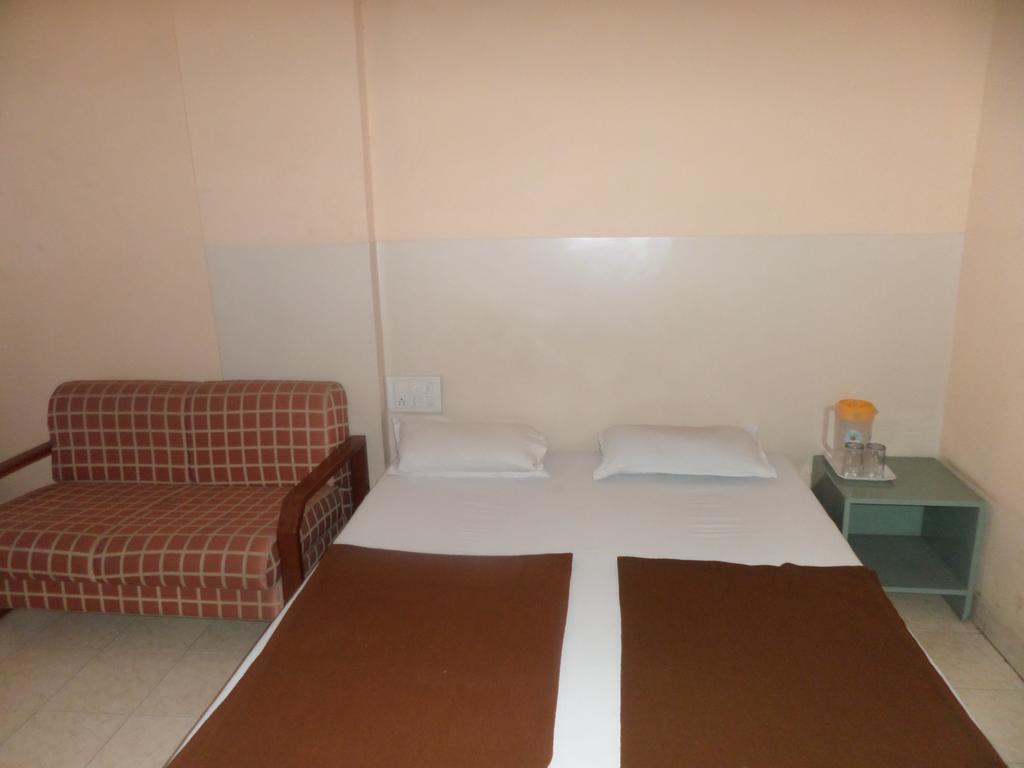 Oyo Flagship 37830 Hotel Aakar International Satara Exterior photo